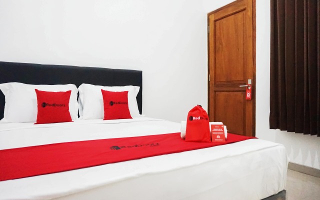 RedDoorz @ Jalan Danau Limboto