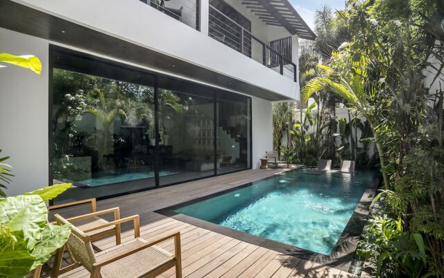 Umayam Luxury Townhouse 7 by Alfred in Bali