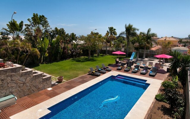 Superb Villa In Sonnenland For 12 Pers