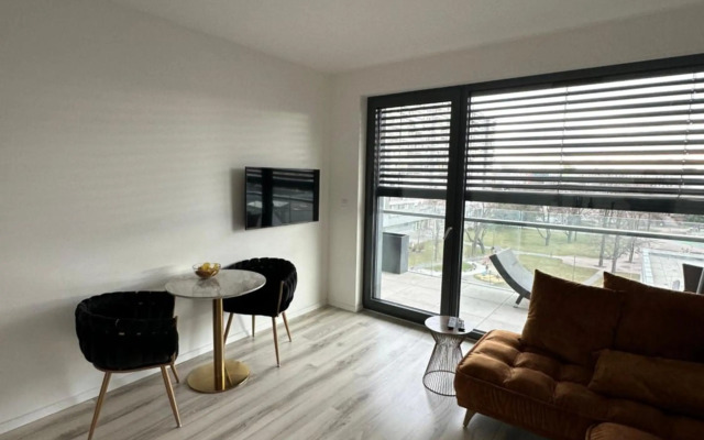 Ein Park Apartment with free parking