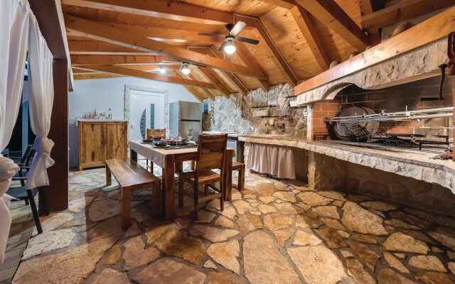 Awesome Home in Brodarica with Hot Tub, WiFi & 6 Bedrooms