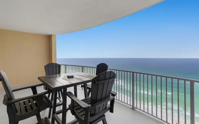 Beautiful Ocean Views! 2-bedroom, 2-bathroom! Resort Pools!