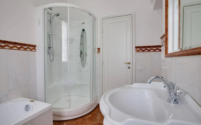 Kometa Suites & Apartments