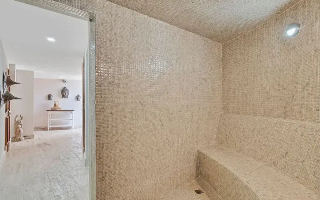 Luxurious 8-bedroom Dreamy Villa