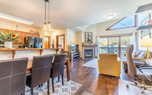 Oro Grande by Summit County Mountain Retreats