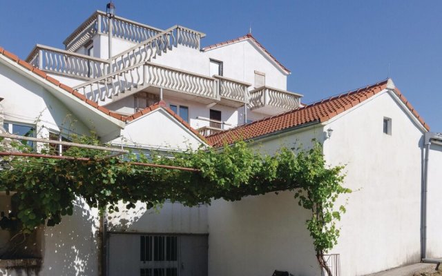 Nice Home in Sreser With Wifi and 3 Bedrooms