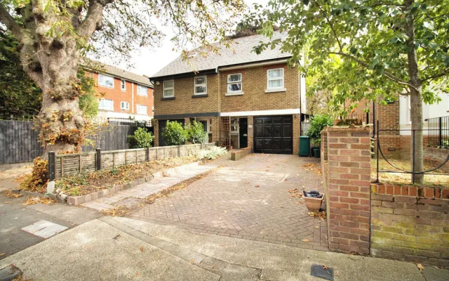 3 Bed Semi - Sleeps 5 - Parking - Pets - Garden