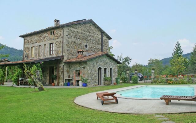 Tranquil Villa in San Romano di Garfagnana with Hot Tub