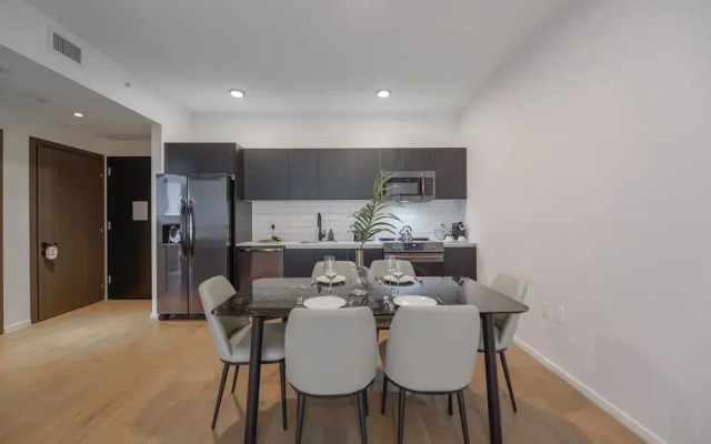 Bayside Charm Captivating Apartment