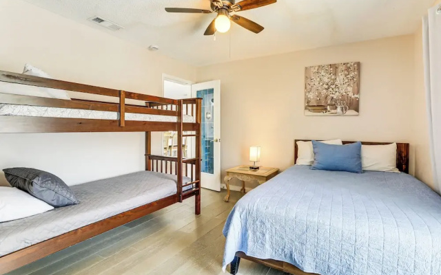 Furnished Sunroom w/ TV! Canal-front Bradenton Gem