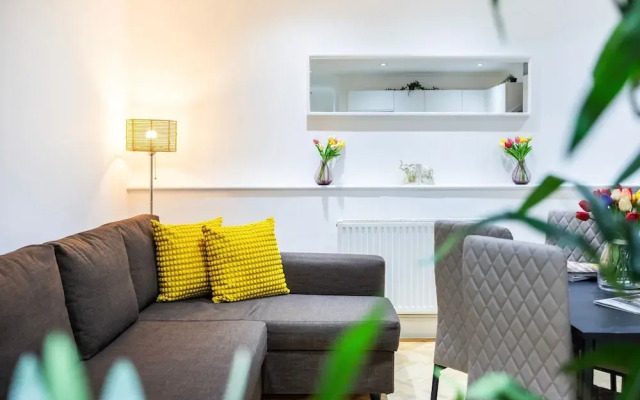 2 Bedroom Charming Family Apartment