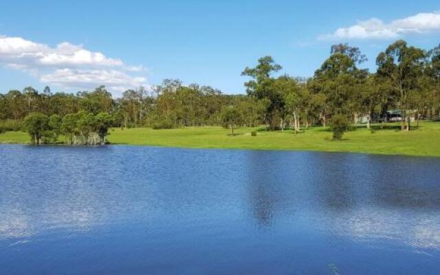 Kangaroo Cottage - cute Accom in bushland setting
