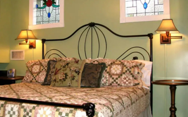 White Oak Manor Bed & Breakfast