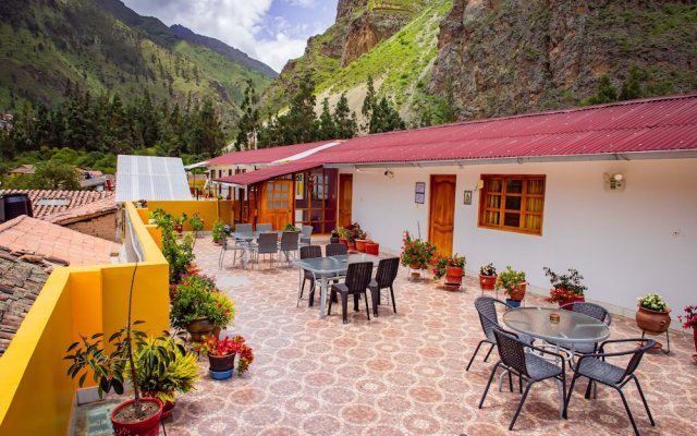 Intitambo Three Star Hotel With Panoramic View of the Mountains