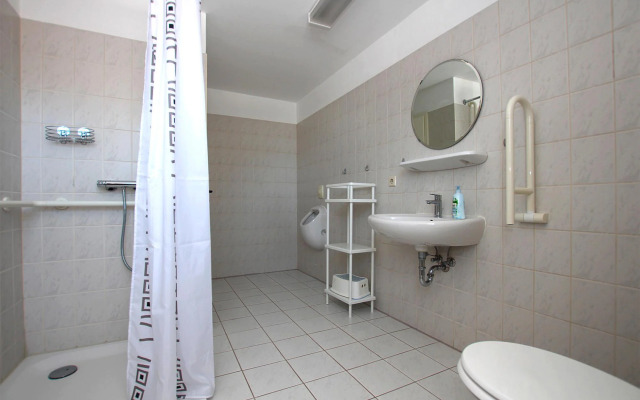 Flat in Klocksin with a garden