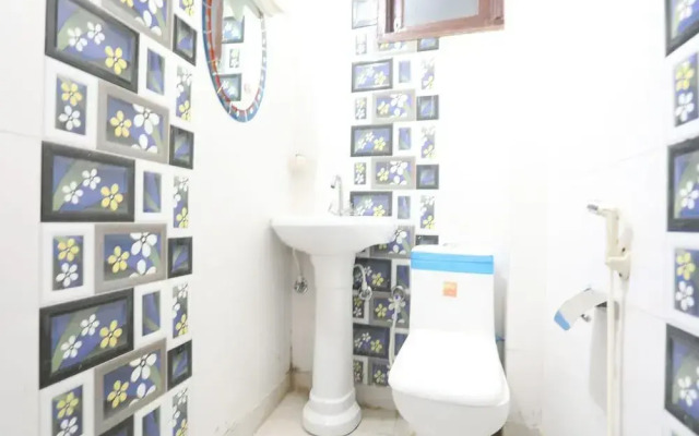 OYO 18369 Hotel Golden Peak