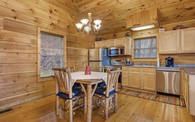 Only Dreamin' Cabin w/ Private Hot Tub