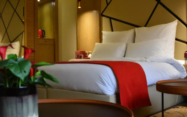 Redwaves Hotel