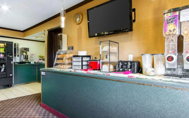 Econo Lodge Madison East
