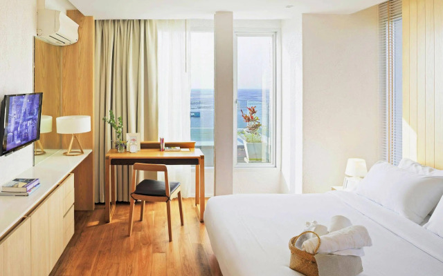 Balcony Seaside Sriracha Hotel & Serviced Apartments