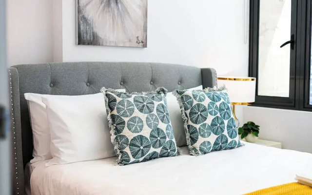 StayAU Leisure 2BR Modern CBD Apt