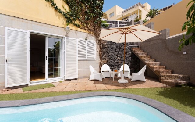 Duplex Acorán with pool and sea view