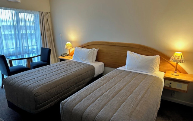 Glacier Gateway Motel