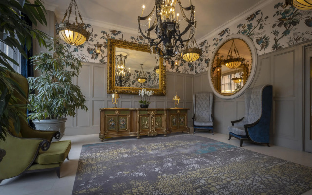 The Trinity City Hotel