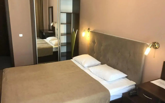 Hotel 18