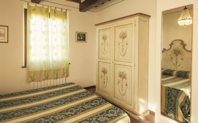 Cozy Farmhouse in Cortona with Pool