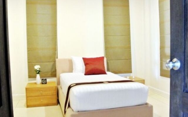 Phuket Ratchamaka Pool Villa