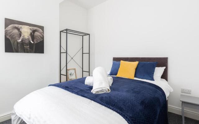Clayton House - Spacious home near Etihad Stadium