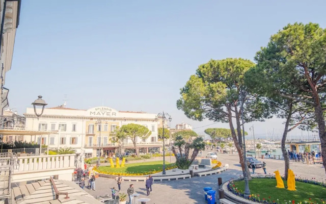 Romantic Coast View - Italian Homing