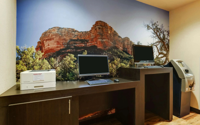 Drury Inn & Suites Phoenix Airport
