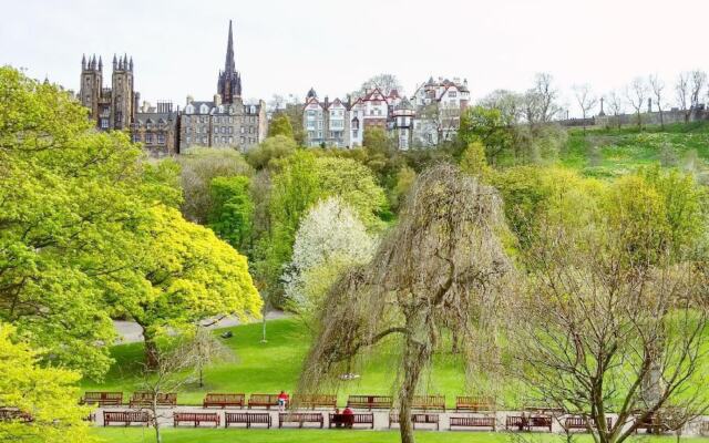 Grand Edinburgh Castlehill Apartment