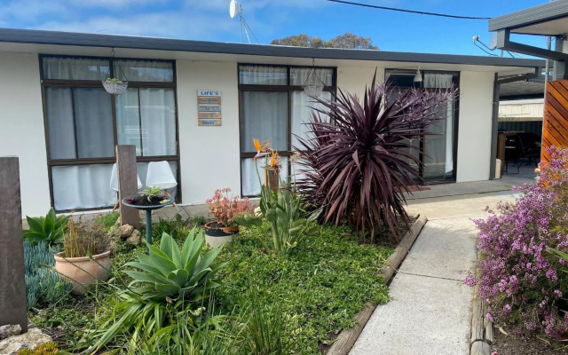 Investigator Beach Breeze Apartments U3