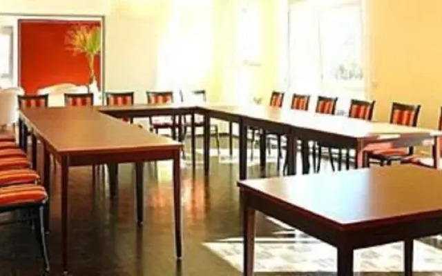 Airport Regent Hotel