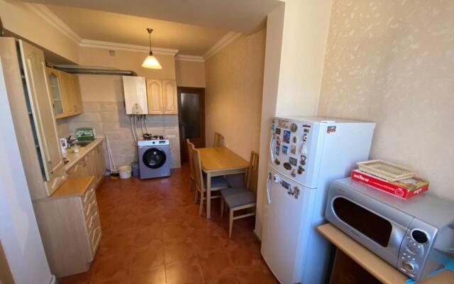 Large cozy apartment on beginning of Komitas Ave