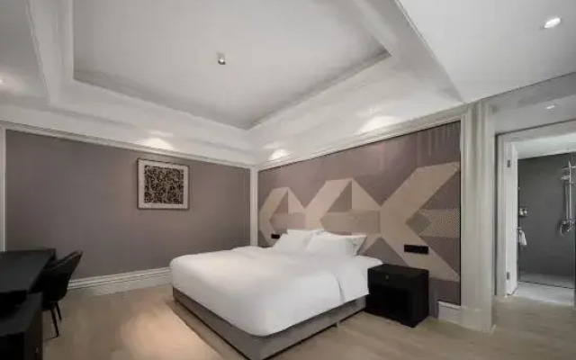 Jianfeng Yue E-Sports Hotel (Chongqing Qijiang East Station Shaxi River Park)