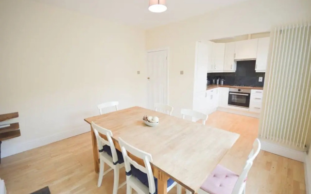 Spacious 3 Bedroom Home in Bath