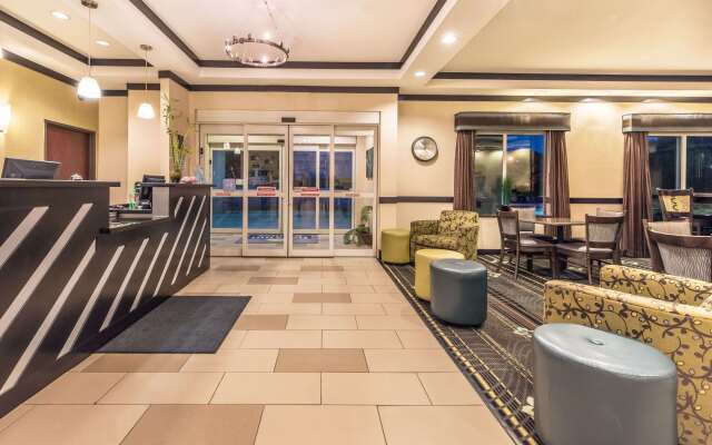 Days Inn & Suites by Wyndham Mineral Wells