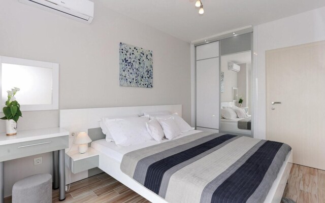 Stunning Home in Kucine With Wifi and 4 Bedrooms