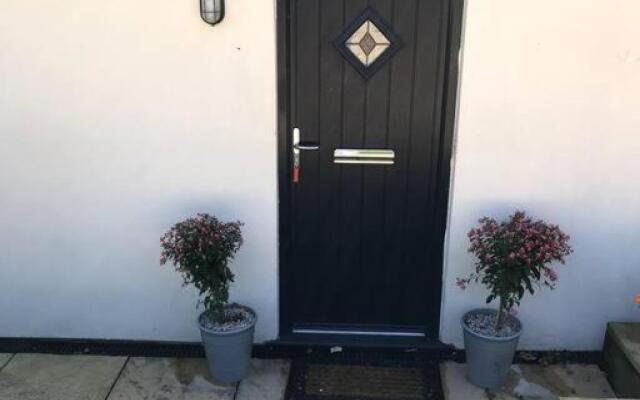 Lovely two bedroom bungalow with hot tub
