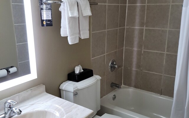 Baymont by Wyndham Liberty MO