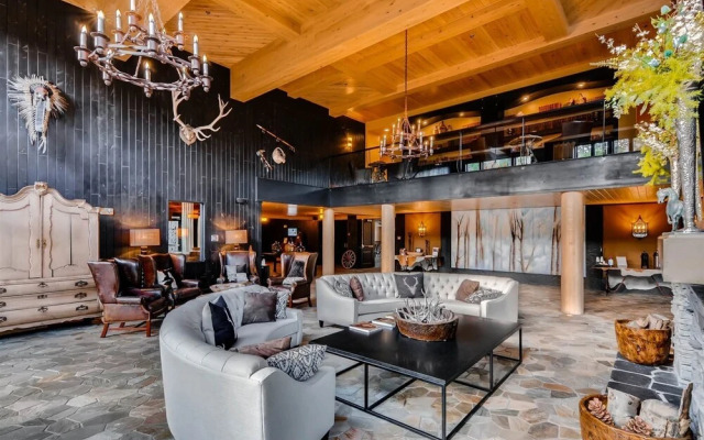 Luxury 2 Bedroom Ski in, Ski Out Mountain Vacation Rental Just Steps from the Snowflake Ski Lift in Breckenridge