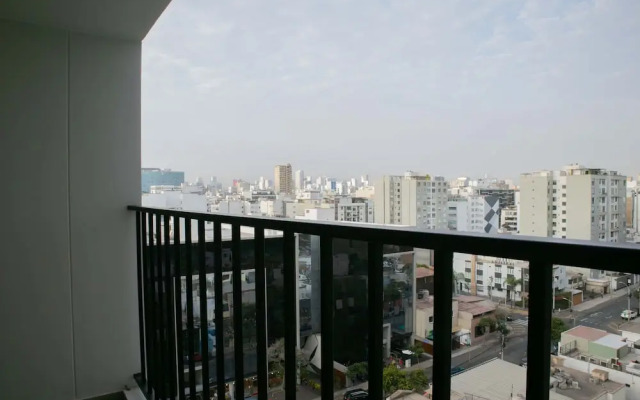 Picturesque 2BR With Fantastic Pool in Miraflores