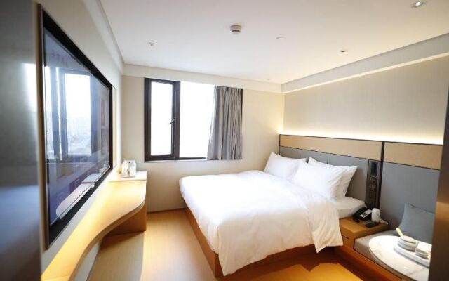 Ji Hotel(Shanghai Dning International Branch)