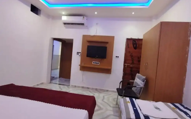 Goroomgo Nirmala Palace Ayodhya