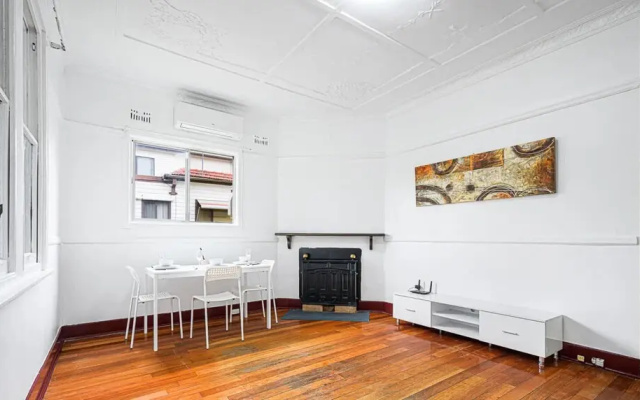 Metawise/parramatta Cozy Room With Furniture Wifi