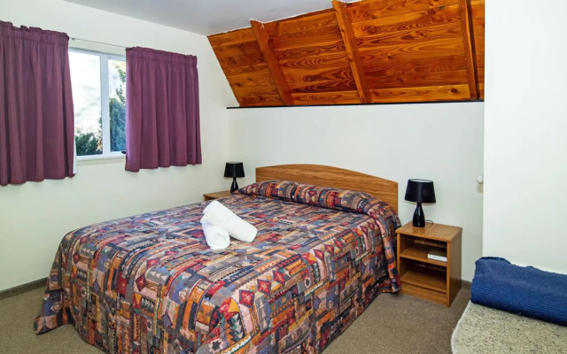 Mountain Chalets Motel